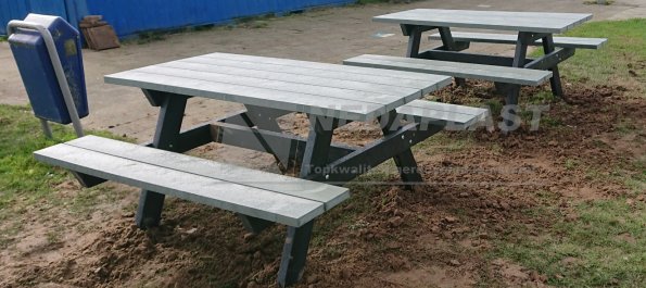 Picknicktafel Relax verankerd ingegraven